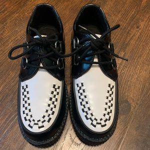 T.U.K. black and white creepers